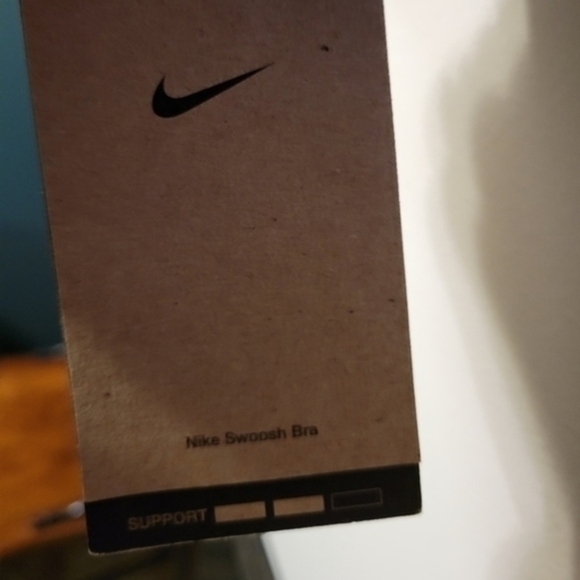 Women's‎ Size Large Nike Swoosh Sports Bra - Picture 4 of 4